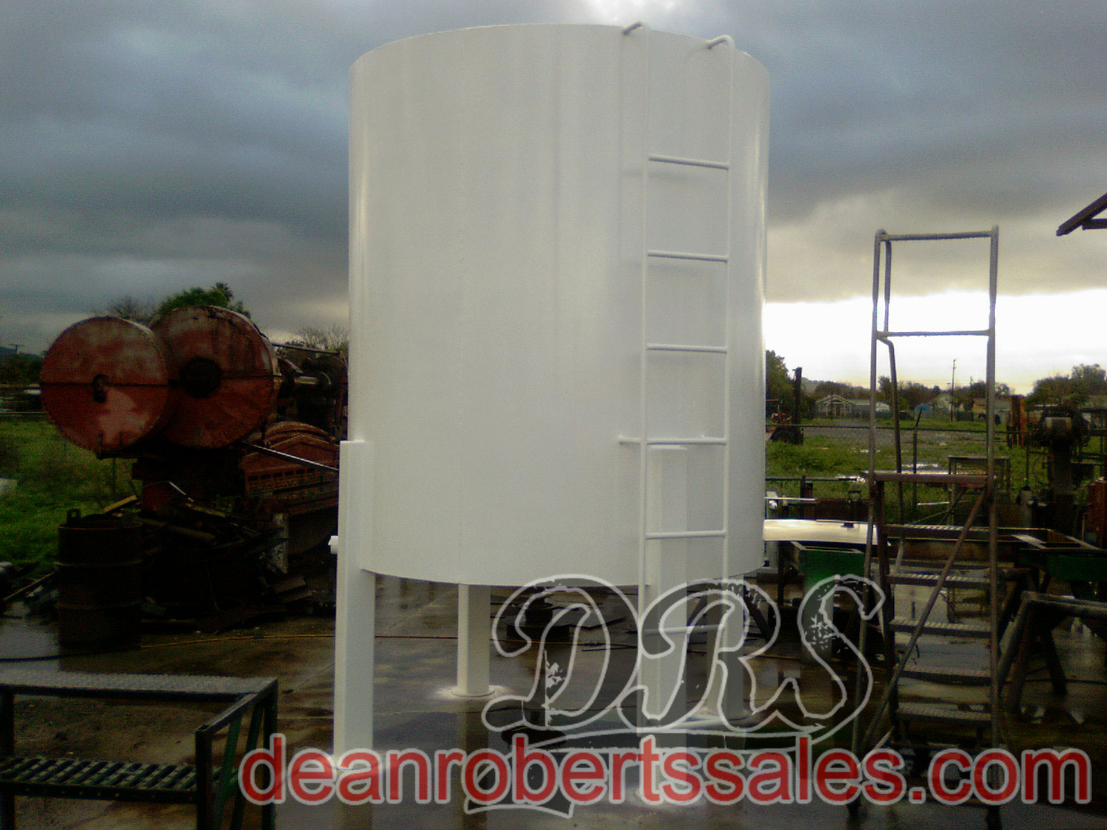 CUSTOM SPECIALTY SEALCOAT TANKS TRUCKS AND HELICAL MIXERS BY DEAN ROBERTS SALES.