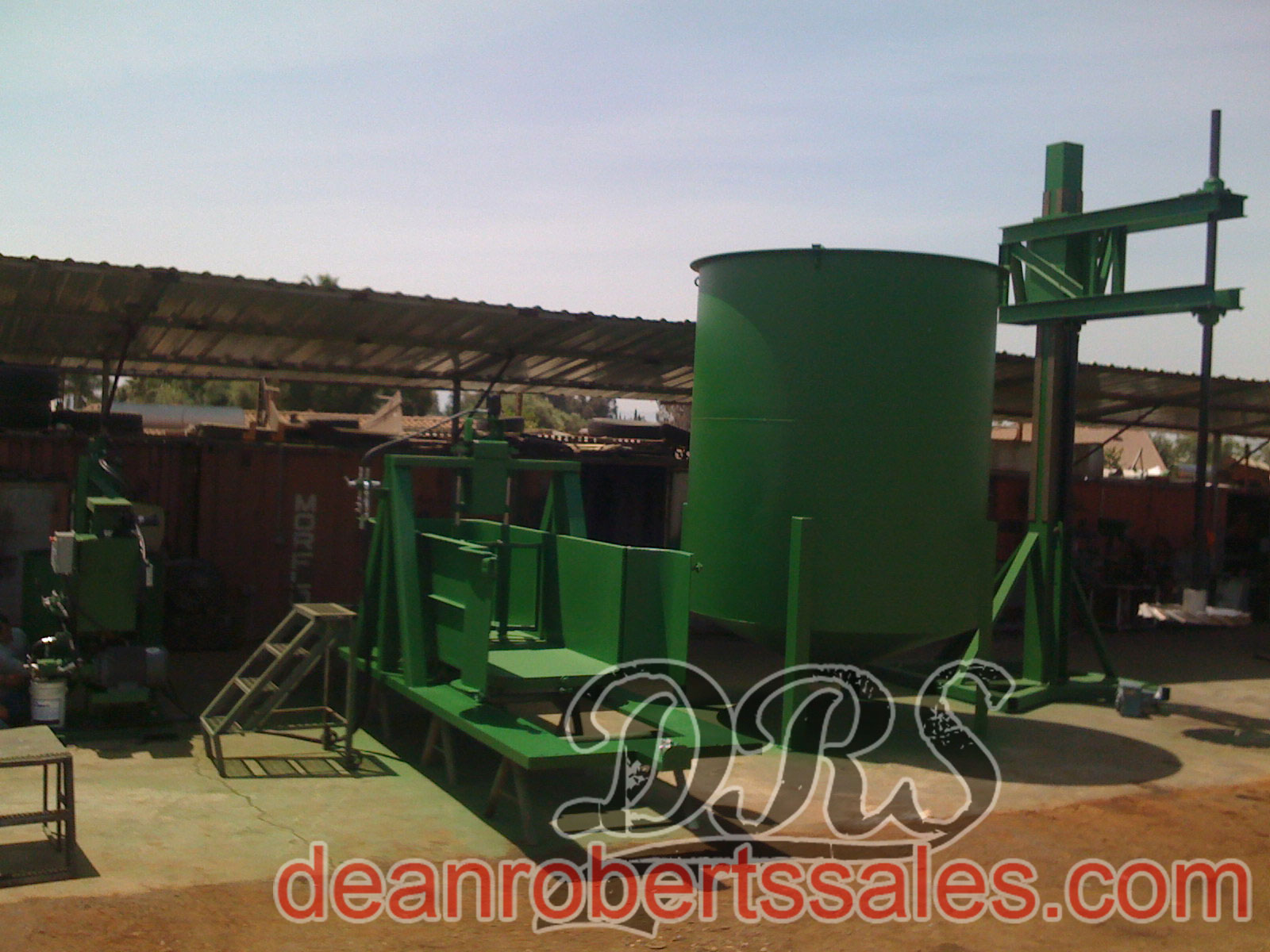 CUSTOM SPECIALTY SEALCOAT TANKS TRUCKS AND HELICAL MIXERS BY DEAN ROBERTS SALES.