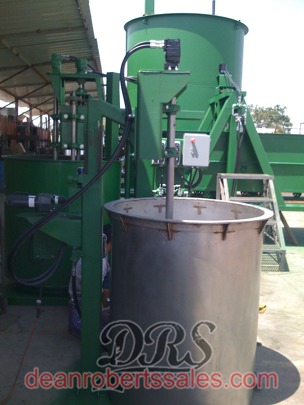 CUSTOM SPECIALTY SEALCOAT TANKS TRUCKS AND HELICAL MIXERS BY DEAN ROBERTS SALES.