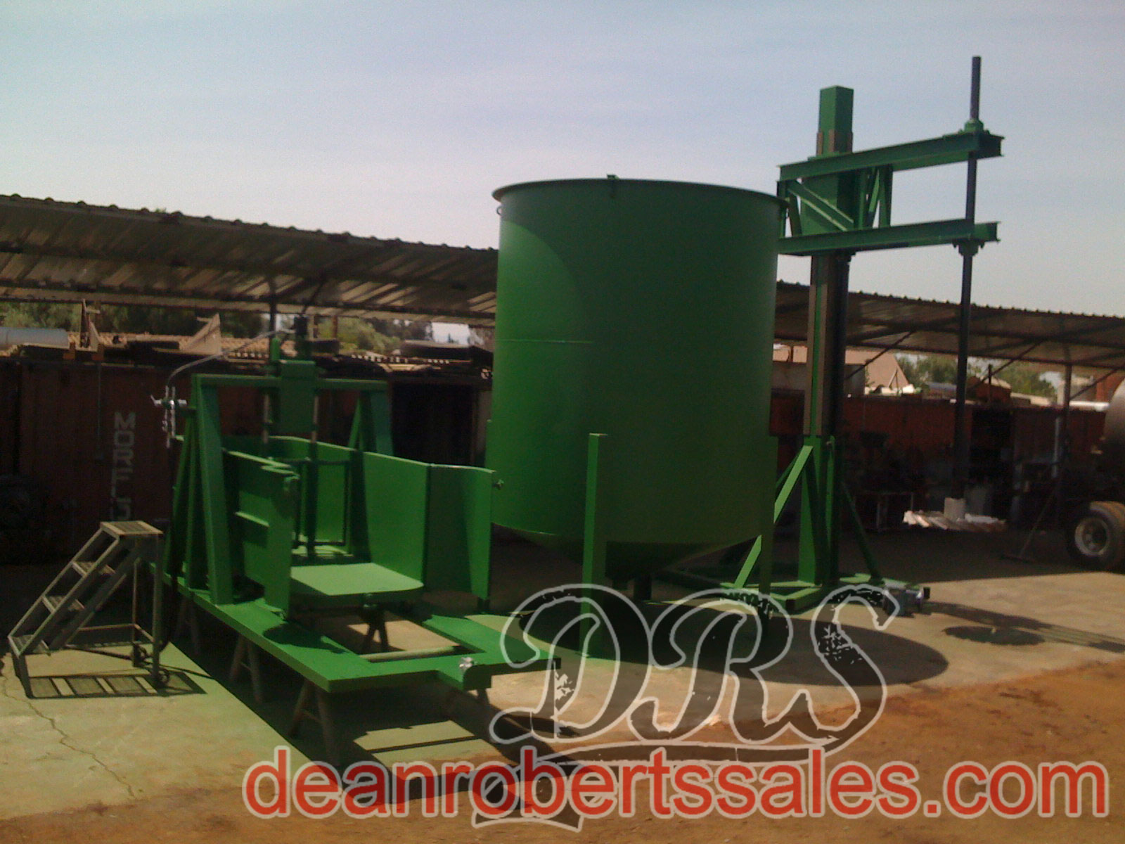 CUSTOM SPECIALTY SEALCOAT TANKS TRUCKS AND HELICAL MIXERS BY DEAN ROBERTS SALES.